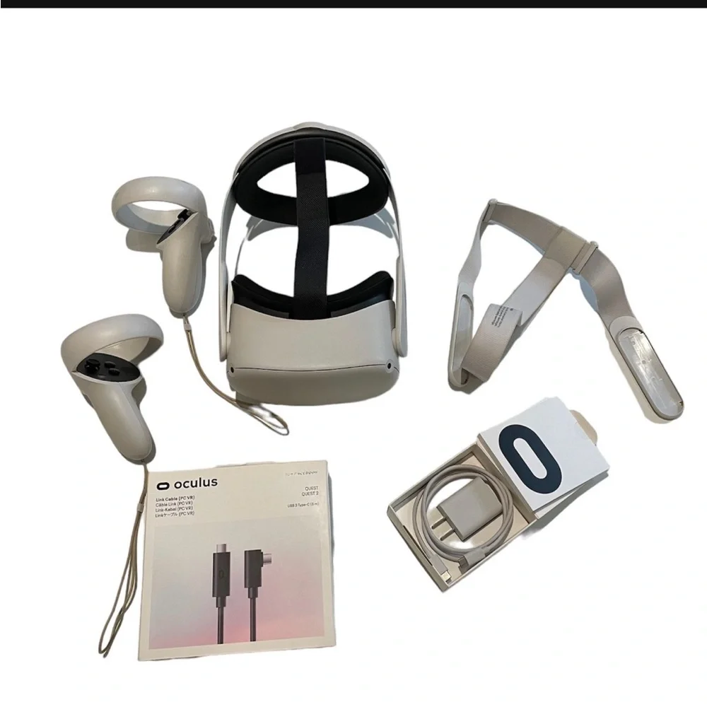 Oculus Gray Standalone VR Headset with Elite Strap